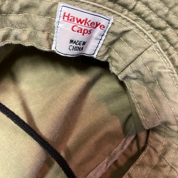 Hawkeye Caps.   CL/GR10 - Picture 4 of 5